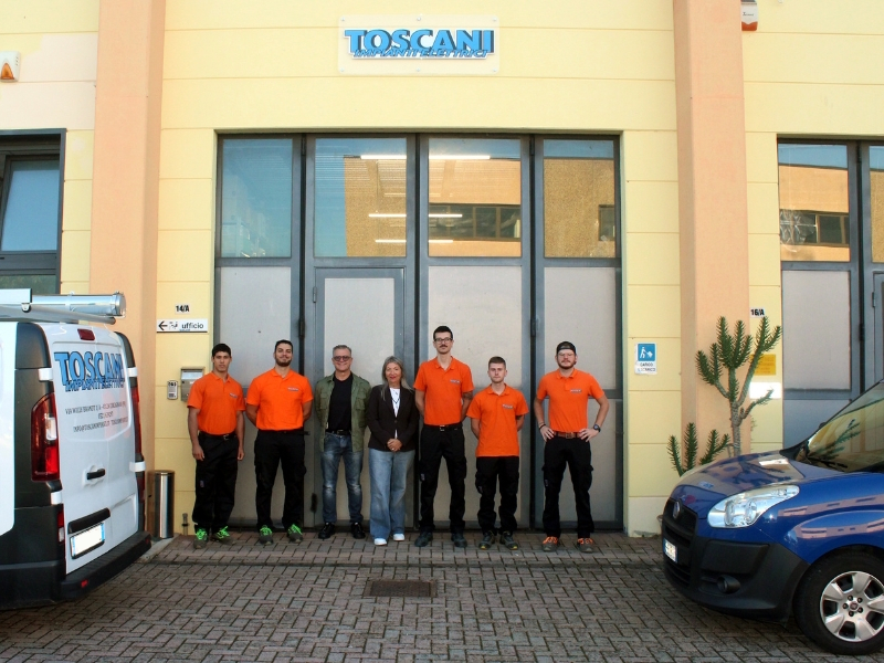 Personale Toscani Impianti elettrici 03 25
